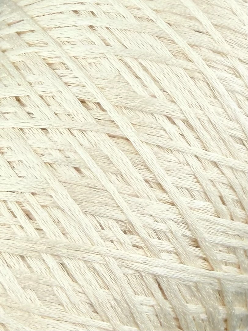 Botto Giuseppe Art. Silkid Nm 2/120 × 12 – 75 % Seide 25 % Super Kid Mohair Kettchengarn col. Elfenbeinweiss